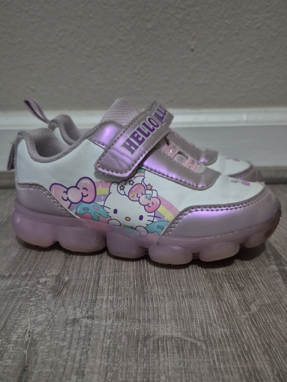 Hello Kitty Girls' Light-Up Sneakers in Lavender Pink and White